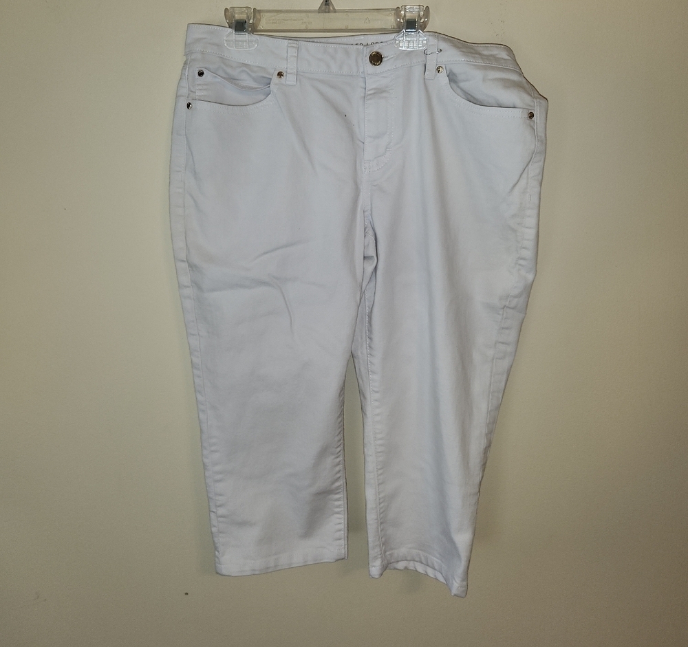 Jennifer Lopez white Capri jeans